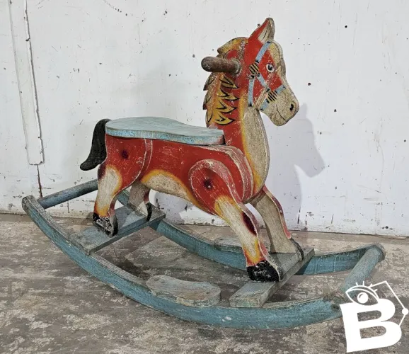 Ancien cheval à bascule denfant en teck birman