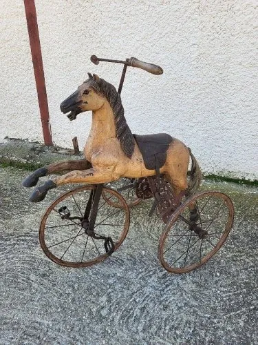 ANCIEN CHEVAL A PEDALES TRICYCLE JOUET REF JE
