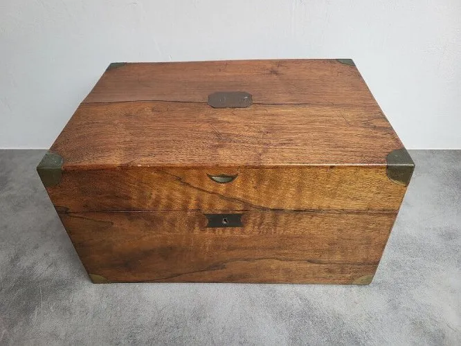 ANCIEN COFFRE MALLE OU BOITE DE RANGEMENT DU XIX ème SIECLE