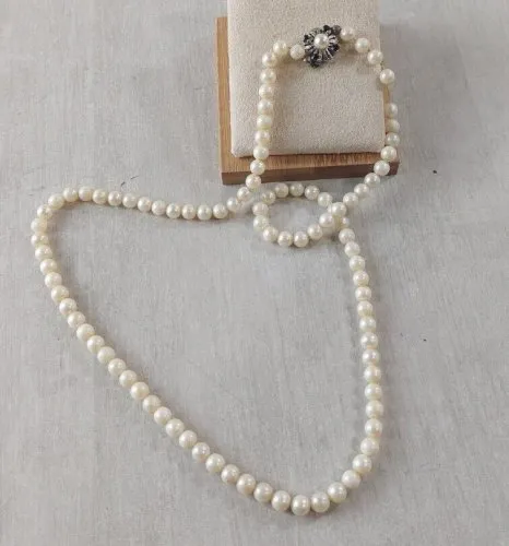 Ancien collier de véritables perles, fermoir en argent