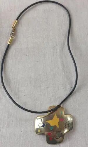 Ancien collier en métal doré, à identifier