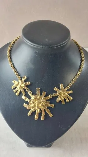 Ancien collier, en métal doré, décor fleurs, Micris