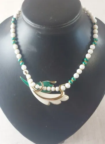 Ancien collier, en métal doré, Orena