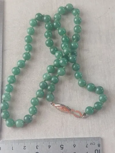 Ancien collier, pierres jade