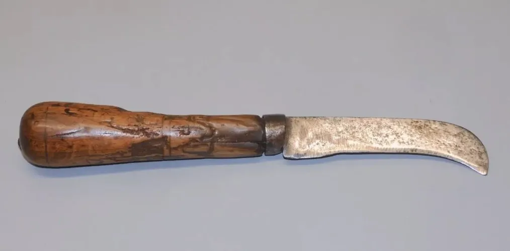 -ANCIEN COUTEAU SERPETTE LAME FER Forgé bois avec galeries anciennes insectes D