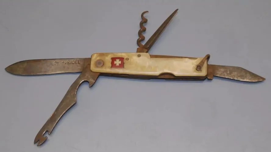 -ANCIEN COUTEAU SUISSE PRADEL Pur jus de GRENIER à NETTOYER COLLECTION  D