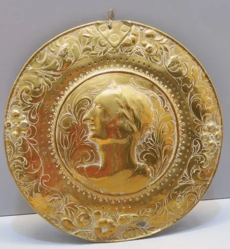 -ANCIEN COUVERCLE de BASSINOIRE LAITON HAUTE EPOQUE 17e XVII PROFIL CESAR déco D