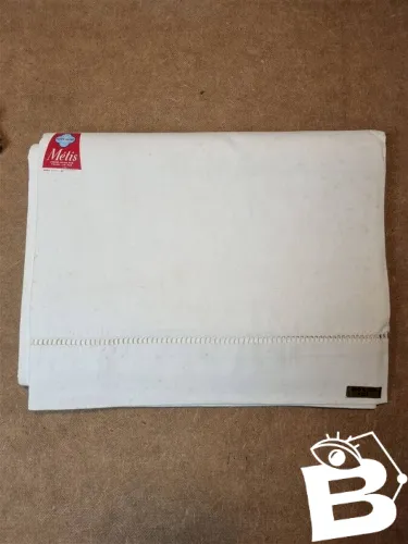 Ancien drap blanc en métis