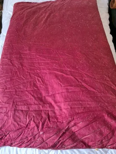 ANCIEN EDREDON DE LIT EN PLUMES / 86 x 136cm / COUVRE LIT