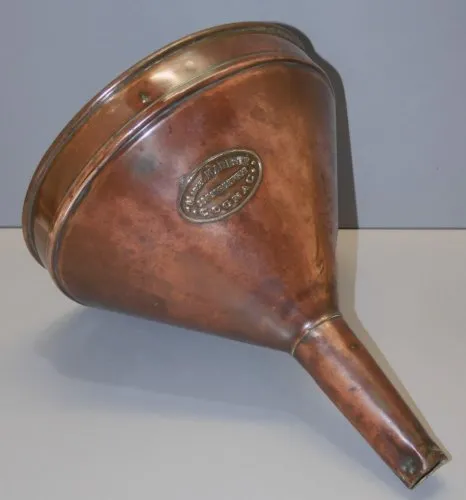 -ANCIEN ENTONNOIR CUIVRE avec Plaque MARCEL Maresté Constructeur COGNAC CAVE D