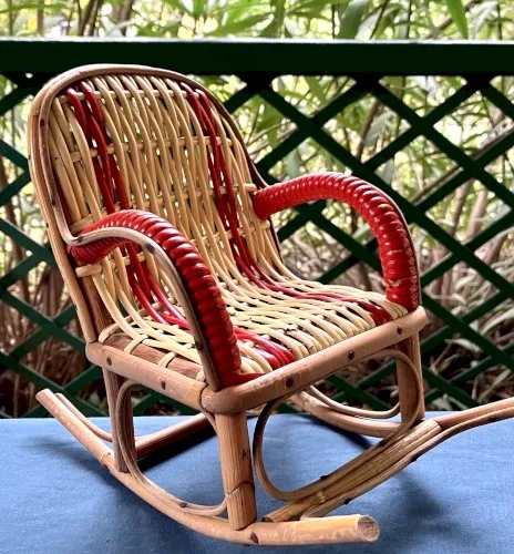 Ancien fauteuil à bascule en rotin miniature-Maison de poupées-Années 30/40
