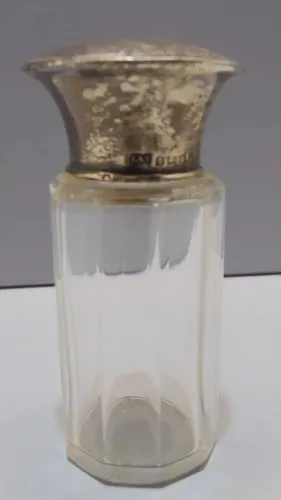 -ANCIEN FLACON VERRE / CRISTAL Moulé COUVERCLE ARGENT ANGLAIS avec poinçons  D