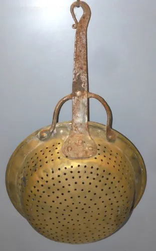 -ANCIEN GRAND EGOUTTOIR PASSOIRE LAITON étamé MANCHE FER Forgé jus de GRENIER D