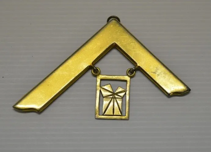 -ANCIEN GRAND INSIGNE PENDENTIF ECHARPE SYMBOLES Maçonnique doré COMPAGNON