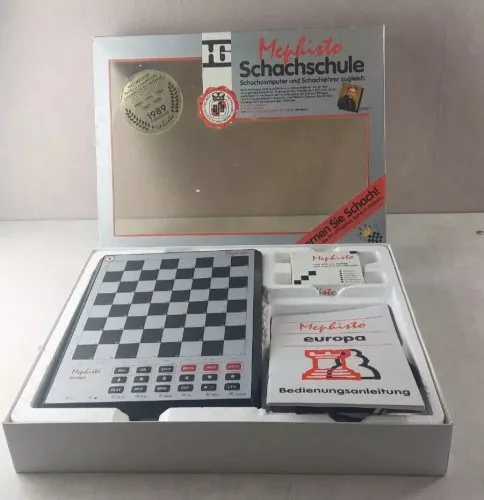 Ancien jeu d'échec électronique, apprentissage, Mephisto, en allemand, vintage