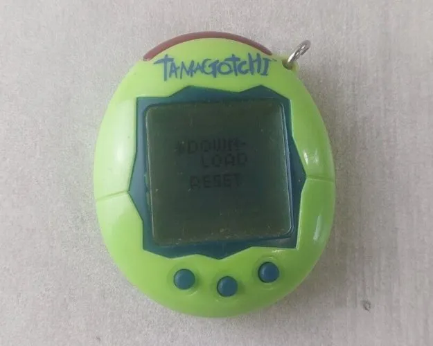 Ancien jeu électronique, Tamagotchi plus, vert / green, Bandai 2004