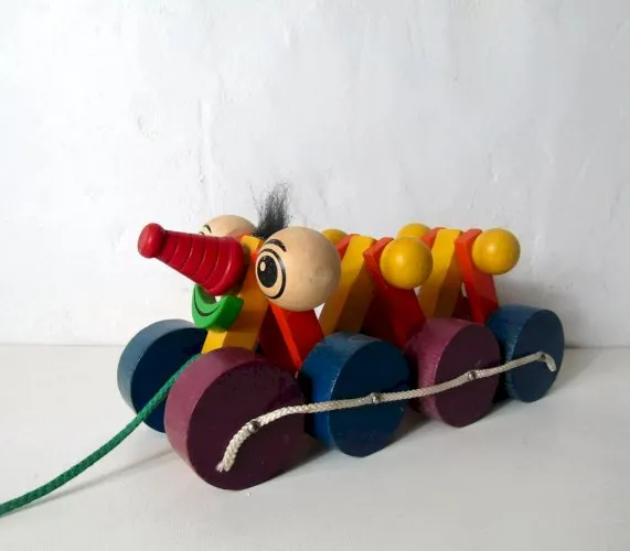 ancien jouet en bois à tirer chenille