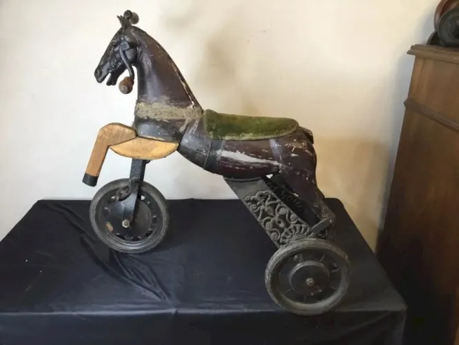 Ancien jouet tricycle cheval en bois , fontes fin XIX toy horse