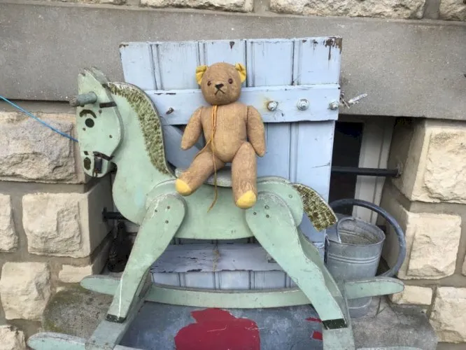 Ancien jouet un Cheval en bois à Bascule