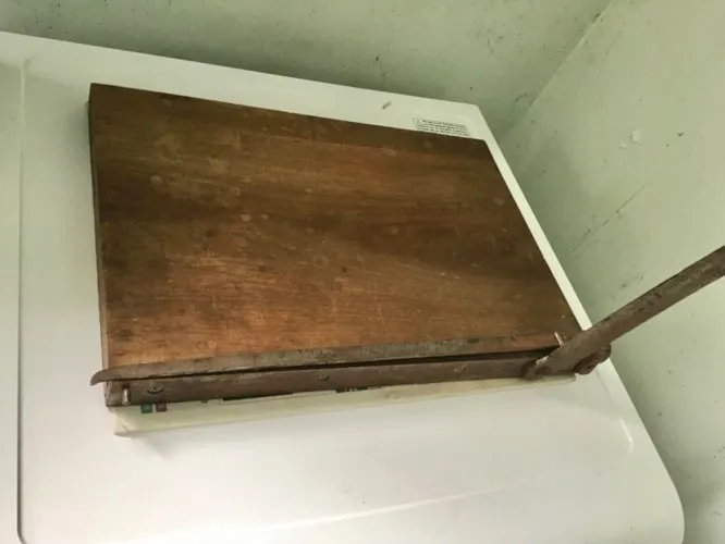 ANCIEN MASSICOT COUPE PAPIER en bois et métal PAPER CUTTER 1900