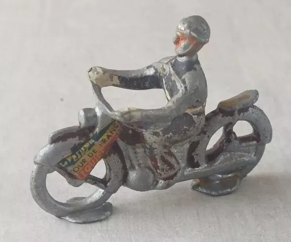 Ancien motard, Gendarme, du Tour de France, en alu, Quiralu