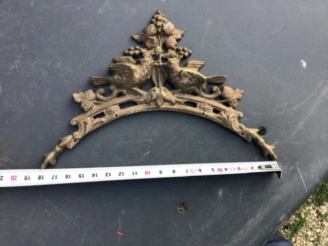 Ancien - ornement Bronze guirlande avec couple oiseaux. Ornement