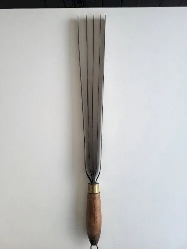 ANCIEN OUTIL A 5 LAMELLES N° 61