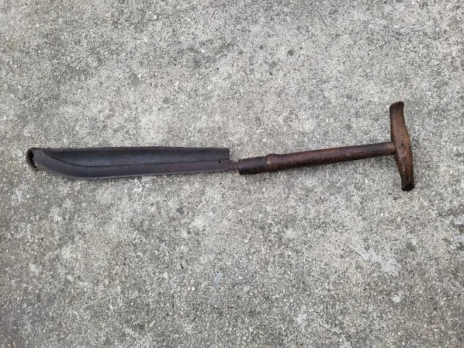 ANCIEN OUTIL EN METAL ET BOIS N°8