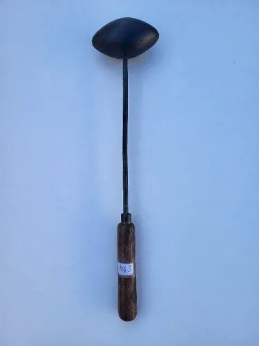 ANCIEN OUTIL FER A CHAPEAU N° 43