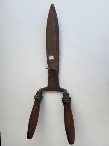 ANCIEN OUTIL GRANDE CISAILLE N° 62