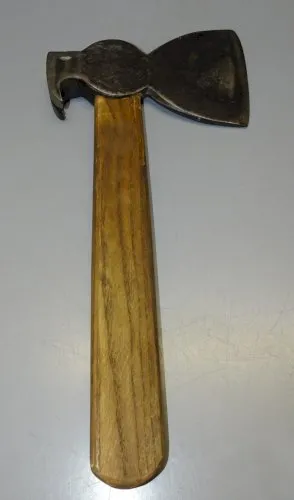 -ANCIEN OUTIL HACHETTE ARRACHE CLOUS COLLECTION VIEUX OUTILS D