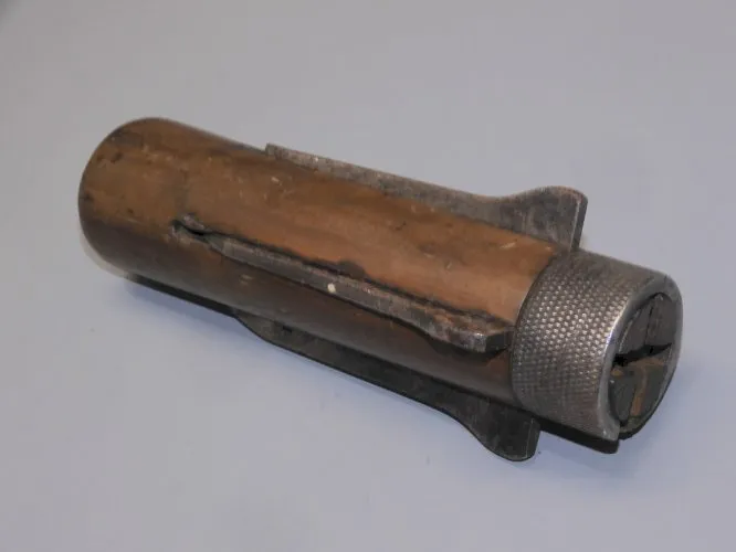 -ANCIEN OUTIL MANCHE BOIS AVEC 4 LAMES POINTES PLATES INSEREES DANS LE MANCHE D