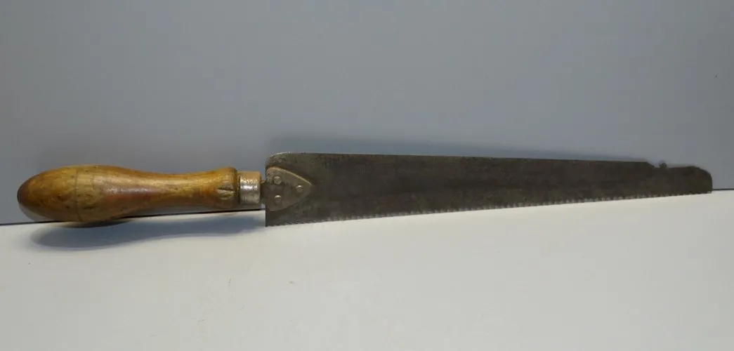 -ANCIEN OUTIL SCIE/COUTEAU MANCHE BOIS COLLECTION OUTILS ANCIENS D