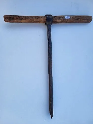 ANCIEN OUTIL TARIERE A BOIS N° 45