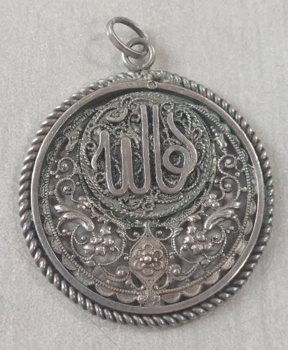 Ancien pendentif berbère, écriture arabe, en argent