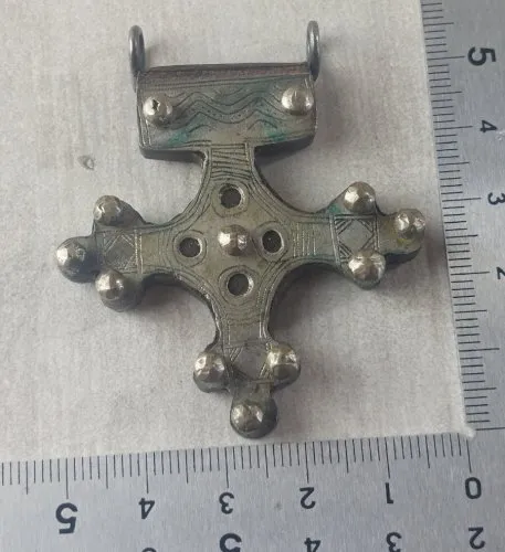Ancien pendentif, croix Boghdad, en argent et bois, Mauritanie