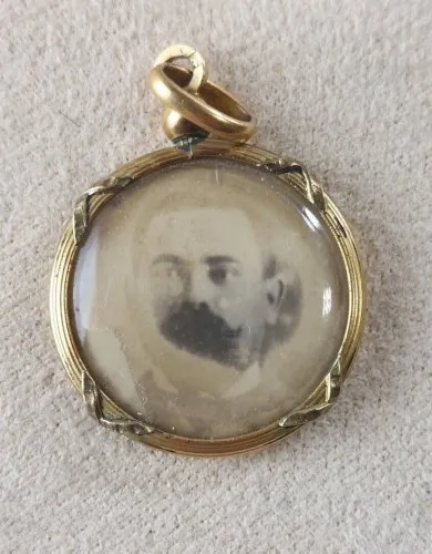 Ancien pendentif, décor portrait, Louis XVI, en plaqué or