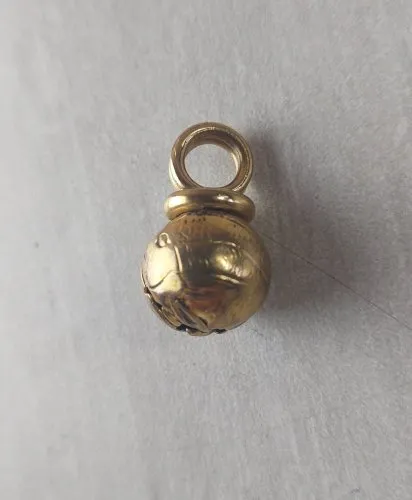 Ancien pendentif doré, forme boule, en métal doré, Bijoux Rossi