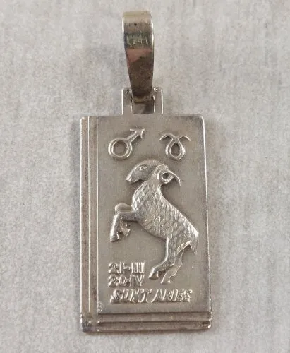 Ancien pendentif en argent, signe du Zodiaque, bélier