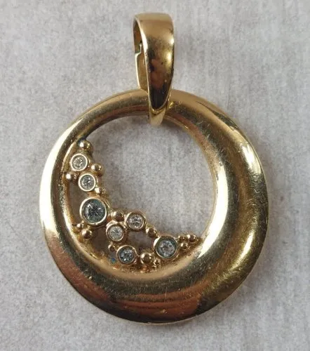 Ancien pendentif, en métal doré et strass, vintage