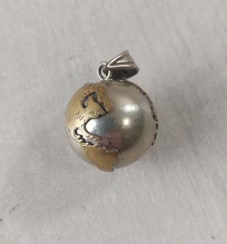 Ancien pendentif, globe terrestre, avec clochette, en argent