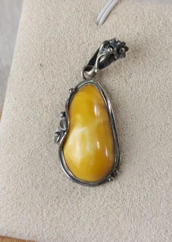 Ancien pendentif, pierre ambre laiteux, en argent, Worth & Douglas, vintage