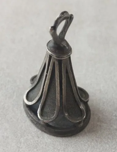 Ancien pendentif sceau / cachet, en argent