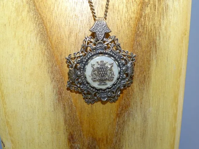 -ANCIEN PENDENTIF SOUVENIR DE BRETAGNE A MA VIE BLASON & CHAINE ARGENT Crabe D