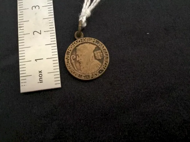 ancien pendentifs religieux