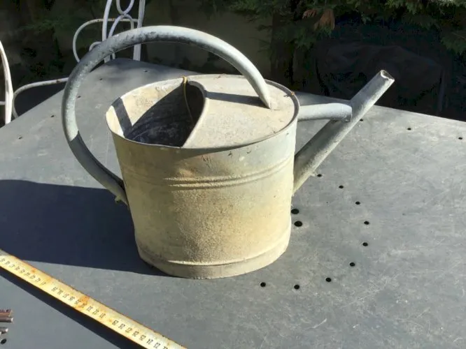 Ancien petit arrosoir zinc tôle jouet jeux déco jardin mer