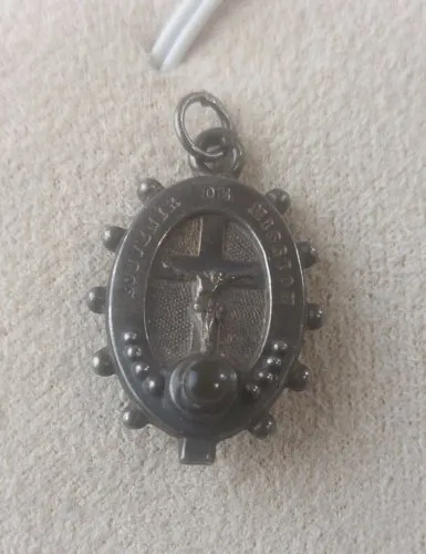 Ancien petit pendentif religieux, Souvenir de mission, en argent