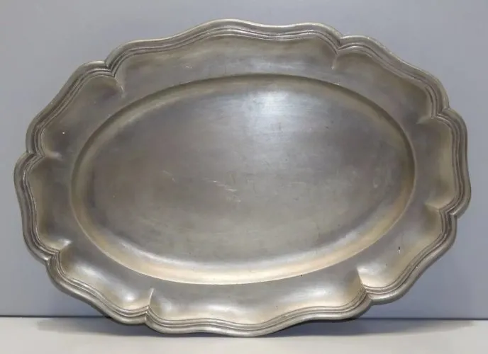 -ANCIEN PETIT PLAT FORME OVALE STYLE LOUIS XV en ETAIN déco TABLE VITRINE  D
