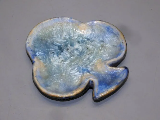 -ANCIEN PETIT TREFLE GRES à CRISTALLISATIONS Signé AR.A. COLLECTION VITRINE  D