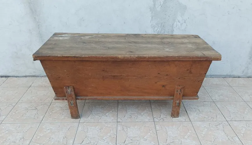 Ancien pétrin en pin